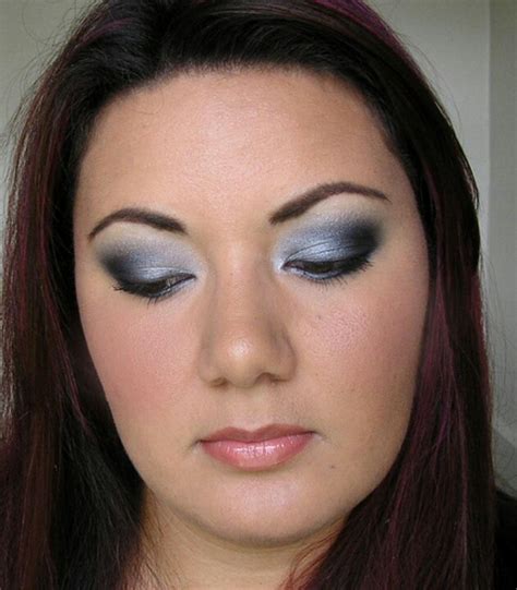 Pin By Veronica De Luna On Eyes Silver Smoky Eye Silver Eye Makeup