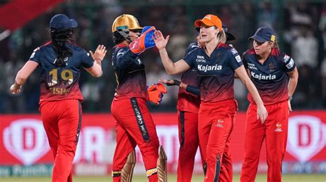 MI Vs RCB Elysse Perry S Valiant Effort Takes Royal Challengers