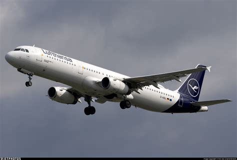 D AIDL Airbus A321 231 Lufthansa Kris Van Craenenbroeck JetPhotos