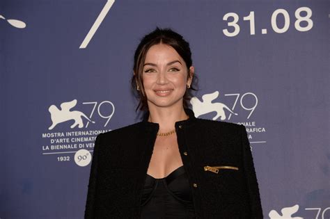 Blonde Scene Di Nudo Virali Ana De Armas Disgustata TAG