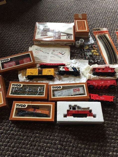 Vintage Tyco Train Set Huge Lot Engine Cars Track Many Pieces 1812270092