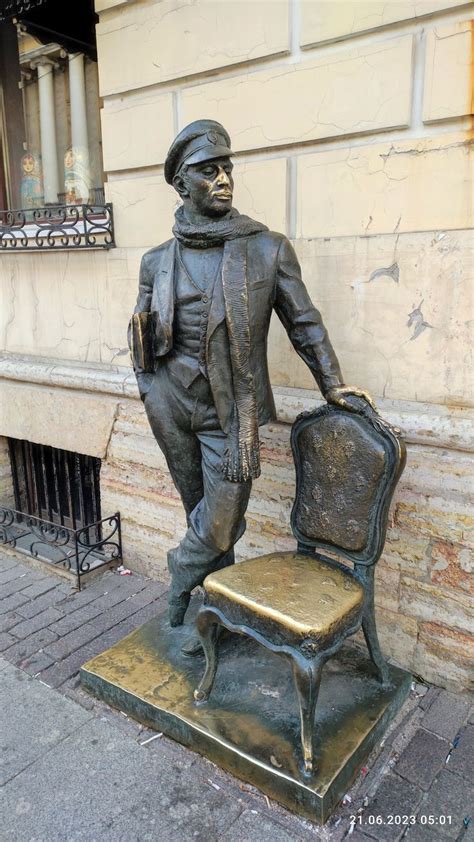 памятник Остапу Бендеру | Modern sculpture, Bronze sculpture, Statue