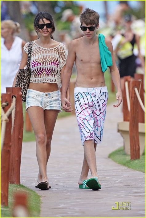 Selena Gomez Justin Bieber Pda Pair Photo Bikini Justin