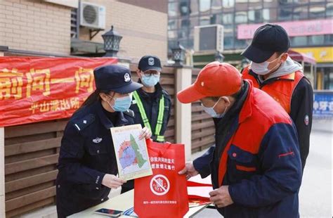 “警察蓝”辉映“新春红”江苏文明网