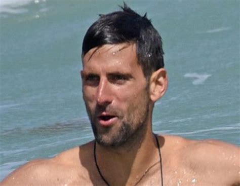 Novak Djokovic Presume De Cuerpazo En Las Playas De Marbella Durante