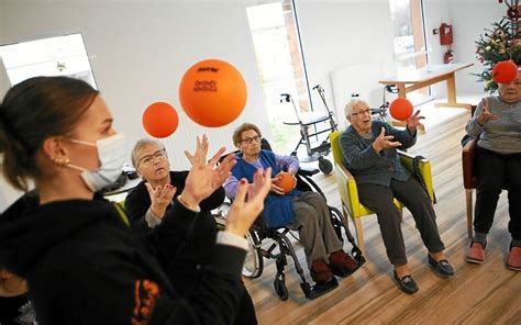 À Plonéour Lanvern les résidents de la maison de retraite se mettent