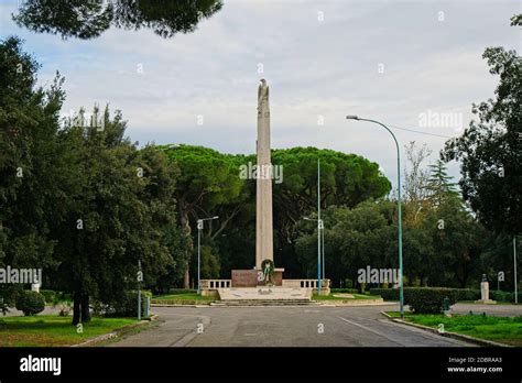 Monumento A La Guerra En Parco Falcone Borsellino De La Ciudad De