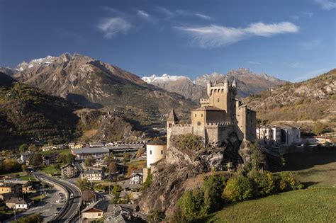 Video In Valle D Aosta Riapre Il Castello Di Saint Pierre Una Fiaba