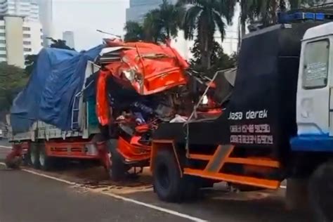 Kecelakaan Truk Di Tol Dalam Kota Diduga Kelebihan Muatan Antara News