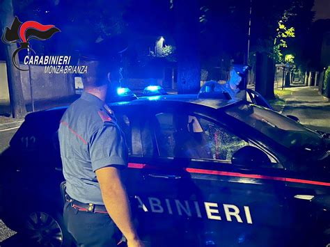 Seveso I Carabinieri Salvano Una Bimba Di 3 Anni Che Vaga Da Sola Di