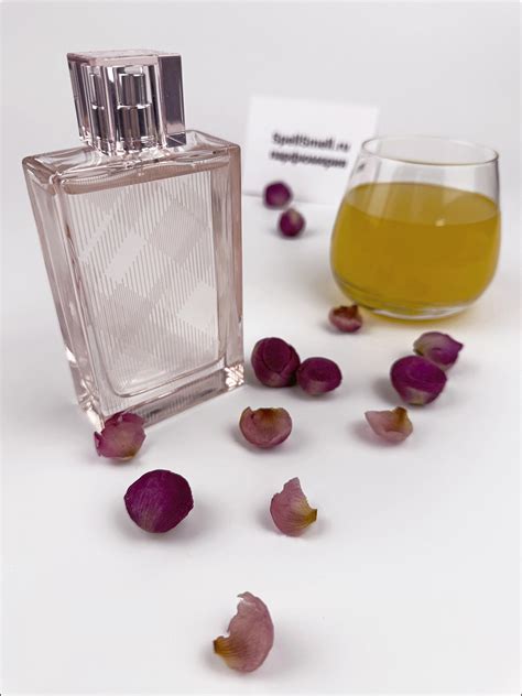 Купить духи Burberry Brit Sheer — женская туалетная вода и парфюм ...
