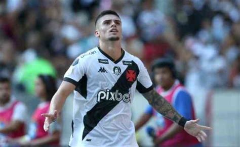 Emocionante Gabriel Pec faz visita surpresa a vascaíno doença rara