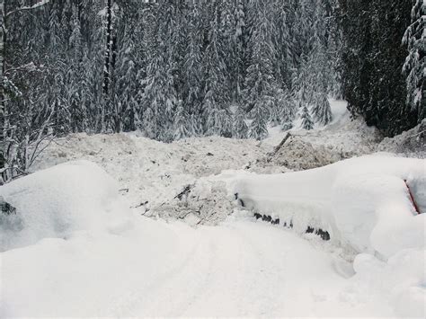 Us 2 Stevens Pass Avalanche At Milepost 61 Near Tunnel Flickr