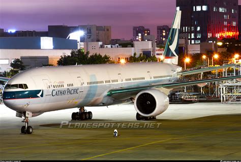 B Kph Cathay Pacific Boeing Er Photo By System Id