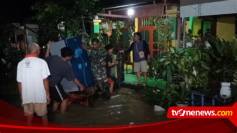 Tak Bisa Masuk Ke Aliran Sungai Bengawan Solo Sungai Madiun Meluap