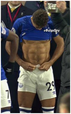 SOCCER PLAYERS BULGE