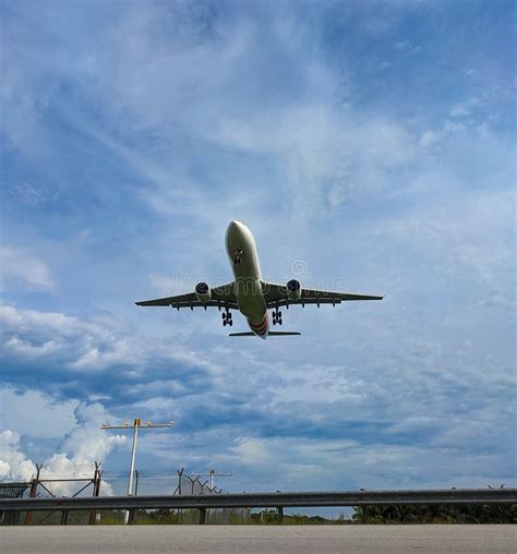 Airplane Landing Sepang Malaysia Editorial Image Image Of Asia