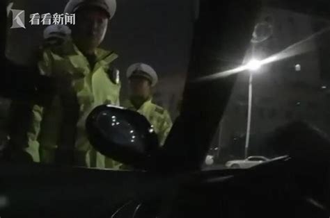 酒駕男子先稱自己不是司機 又把交警鎖車裡 拒不配合查詢 每日頭條