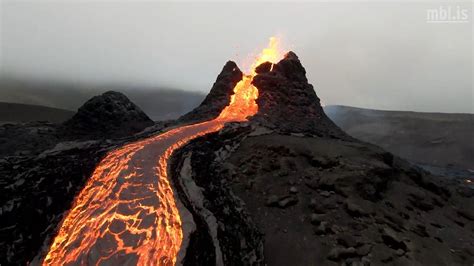 Un Hipnótico Viaje En Drone Hasta Las Entrañas Del último Volcán En