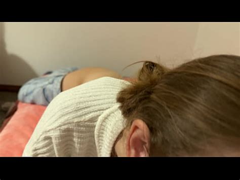 Follar joven compañera de cuarto y correrse en los pies XVIDEOS