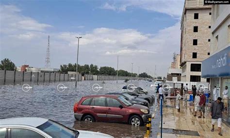 Rains Continue In Saudi Arabia Heavy Thunder And Rain In Jeddah