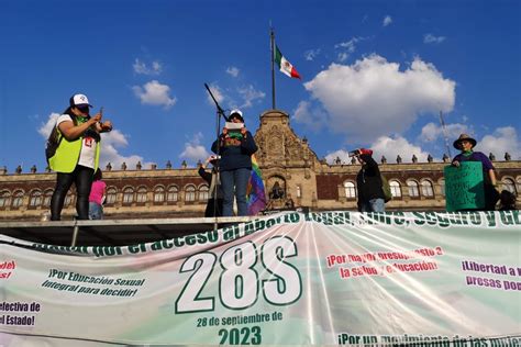 Mujeres realizan marcha en la CDMX por aborto legal en México