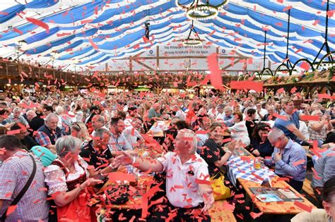 Artikel Er Ffnung Cranger Kirmes Tradition Muss Sein Bj Rn Koch