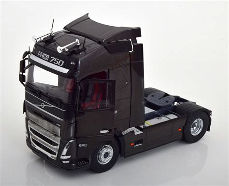 VOLVO FH16 Globetrotter XL 2022 Black Metallic