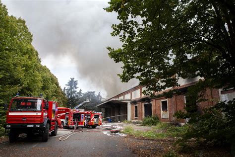 Incendio Nellex Snia Di Varedo Monza Bruciano Tonnellate Di Rifiuti