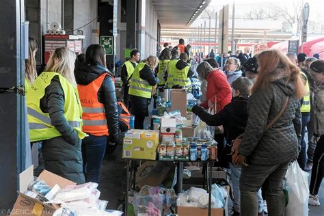 Mimo Zapowiedzi Pos Anki Emilewicz Stary Dworzec Pkp W Poznaniu Wci