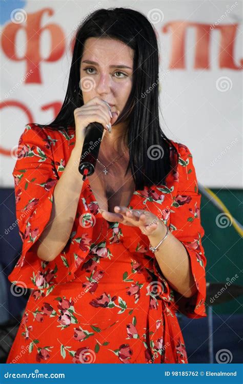 Festival editorial photography. Image of fashion, instrument - 98185762