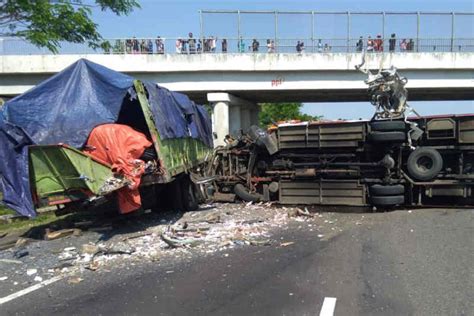 Kronologi Kecelakaan Di Tol Cipali Libatkan Tiga Kendaraan ANTARA News