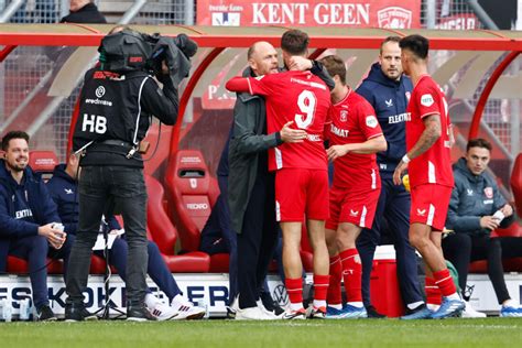 Van Wolfswinkel Helpt Fc Twente Aan Ruime Zege  Twentefans Nl