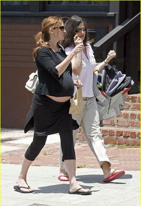 Julia Roberts Bares Her Belly: Photo 440741 | Julia Roberts, Pregnant ...