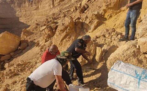 Hikers Find Human Remains In Negev Desert The Times Of Israel