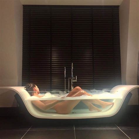 Lonely Bath Porn Pic