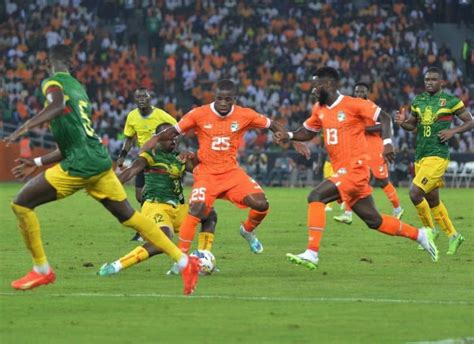 CAN 2023 Football la mauvaise qualité de la pelouse du stade d Ebimpé