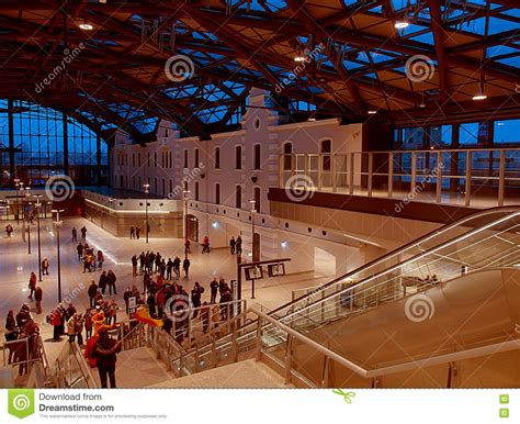 Railway Fabryczna. editorial stock image. Image of travel - 82641239