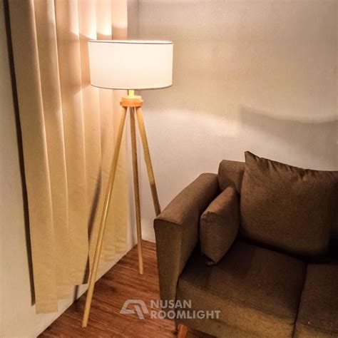 Jual Lampu Berdiri Standing Lantai Sudut Beside Floor Lamp Tripod Kayu