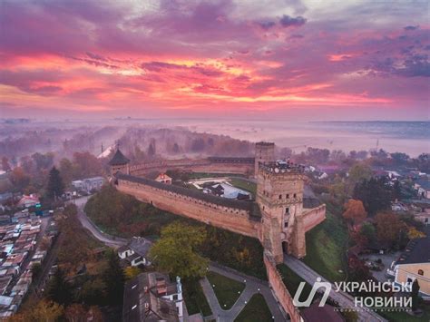 Замок Любарта у Луцьку на казкових вечірніх фото