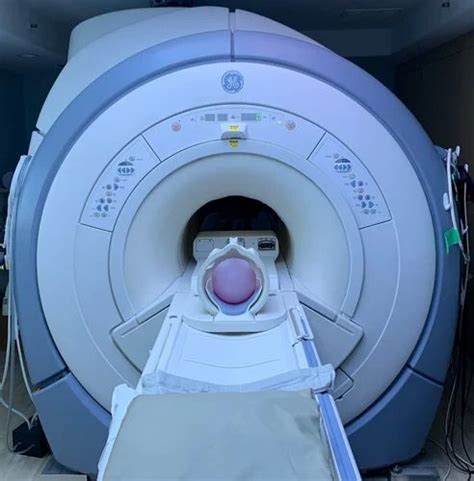 T Tesla Ge Signa Hdxt T Mri Machine At Rs In