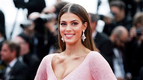 Iris Mittenaere en bikini ficelle elle dévoile sa silhouette de rêve