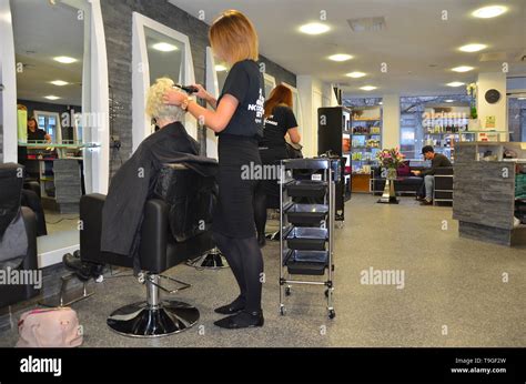 Unisex Hair Salon Hi Res Stock Photography And Images Alamy