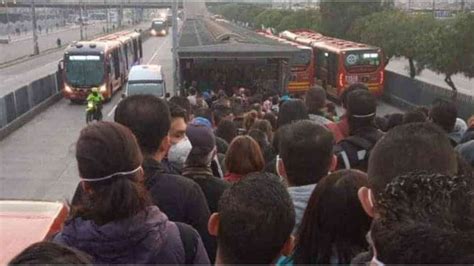 Polémica porque Transmilenio tuvo estaciones repletas en plena