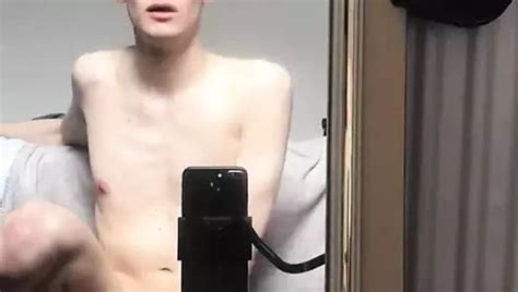 Twink Boi Reitet Seine Muschi Auf Einem Dildo XHamster