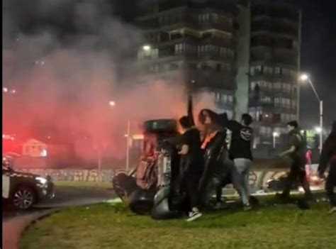 Iquique Veh Culo Se Volc E Incendi En Rotonda Chipana