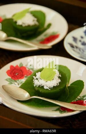 Kue Lumpang Pandan / Kuih Kosui Pandan. Peranakan snack of tapioca and pandanus cupcakes popular ...