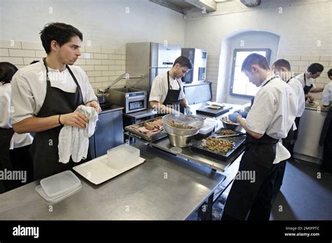 Vista General De La Cocina En El Mundialmente Famoso Restaurante Noma