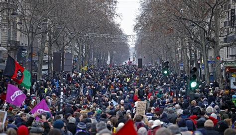 Protestas Masivas En Francia Contra La Reforma De Las Pensiones Del