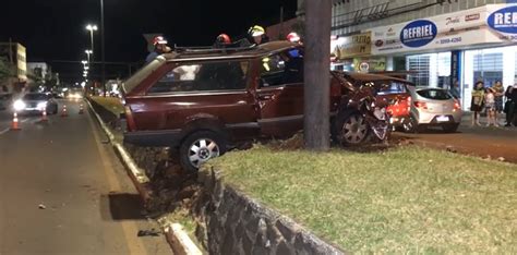 Motorista Morre Ao Bater Carro Em Poste Enquanto Fugia De Outro Acidente